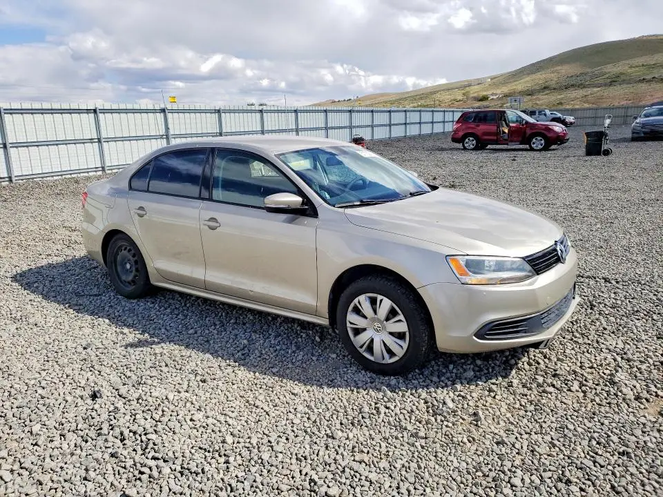 2012 VOLKSWAGEN JETTA SE  