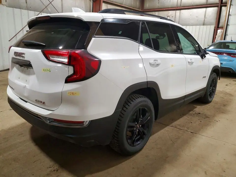2023 GMC TERRAIN AT4  