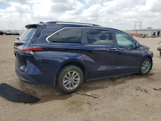 2022 TOYOTA SIENNA XLE  