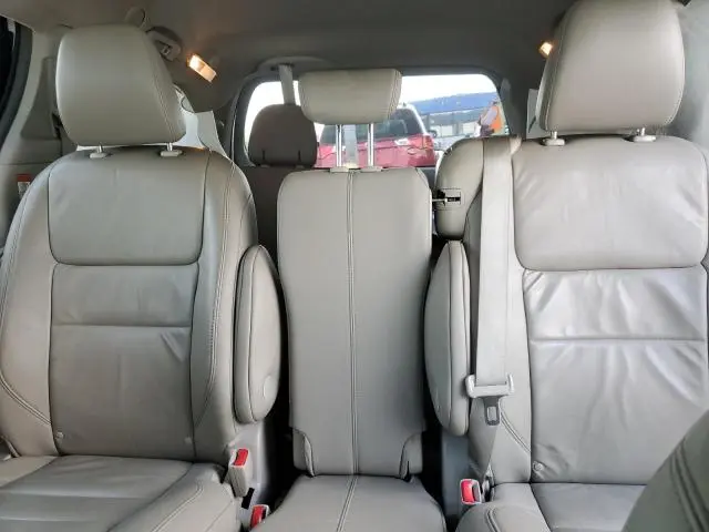 2015 TOYOTA SIENNA XLE  