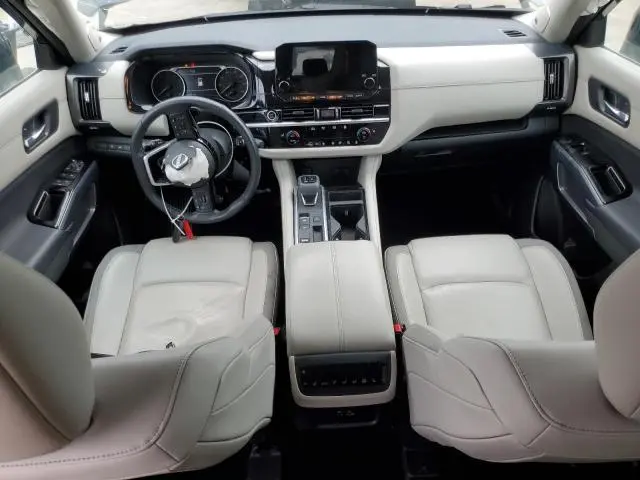 2022 NISSAN PATHFINDER SL  