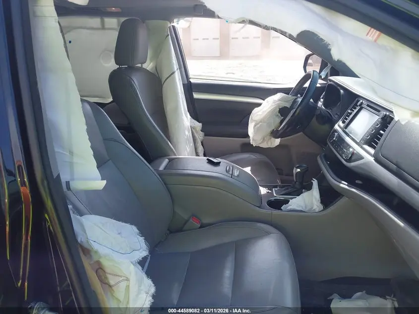 2016 TOYOTA HIGHLANDER XLE V6