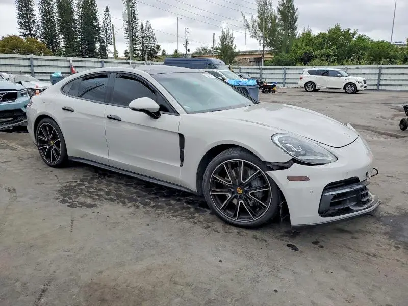 2018 PORSCHE PANAMERA 4S  