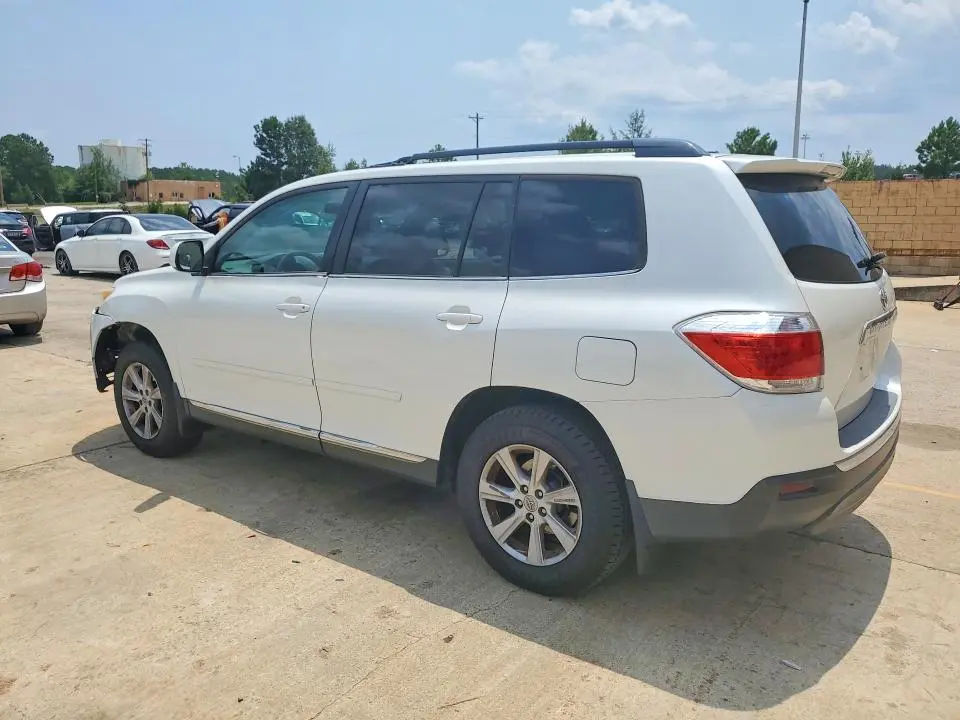 2011 TOYOTA HIGHLANDER SE  