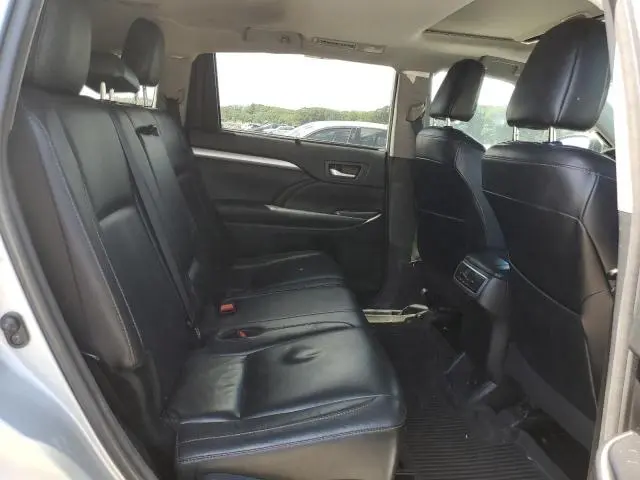 2018 TOYOTA HIGHLANDER SE  
