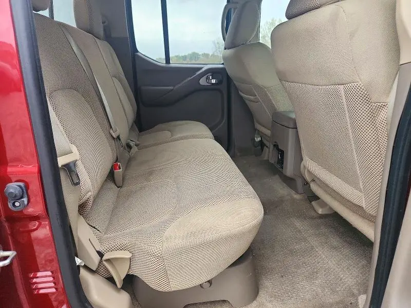 2016 NISSAN FRONTIER SV  