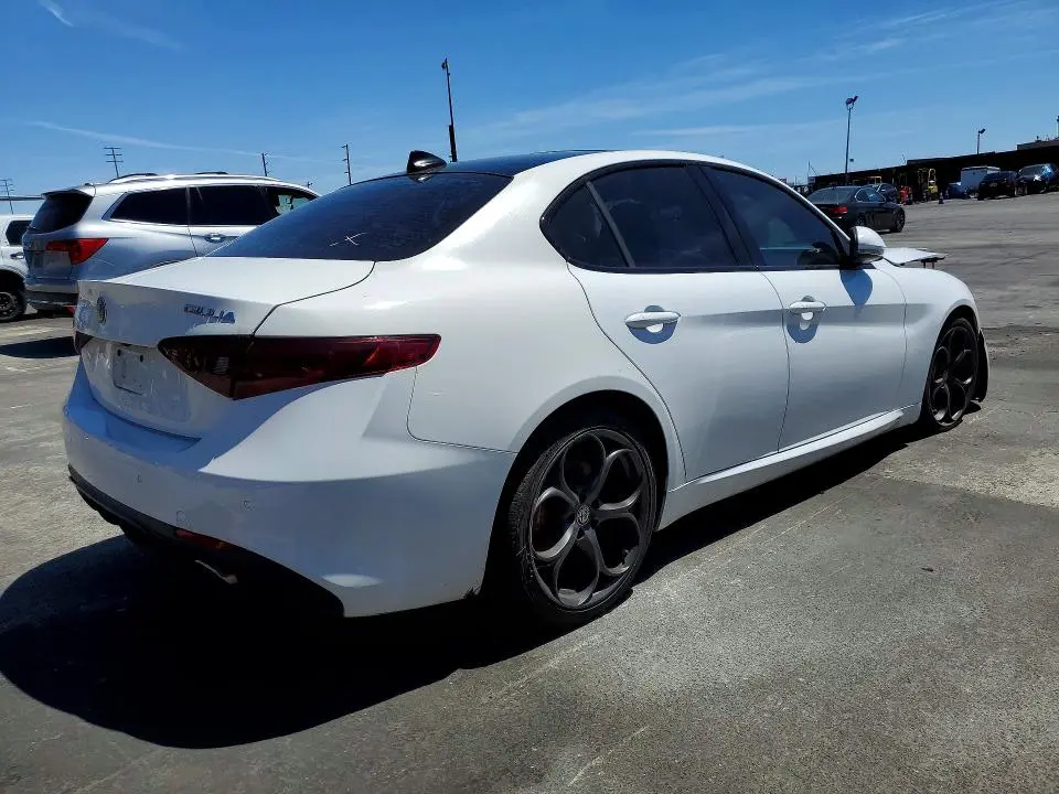 2017 ALFA ROMEO GIULIA TI  