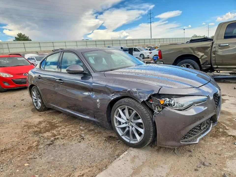 2022 ALFA ROMEO GIULIA   