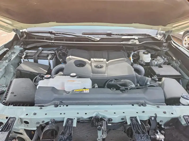 2025 TOYOTA TUNDRA SR5  