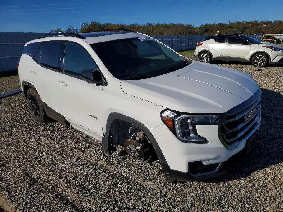 2023 GMC TERRAIN AT4  