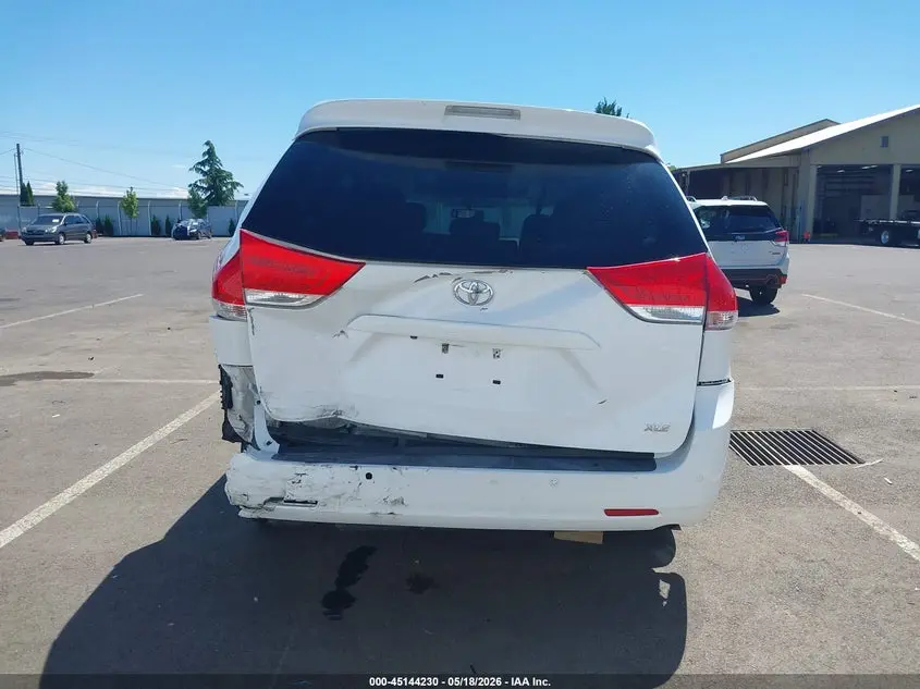 2012 TOYOTA SIENNA XLE V6 8 PASSENGER