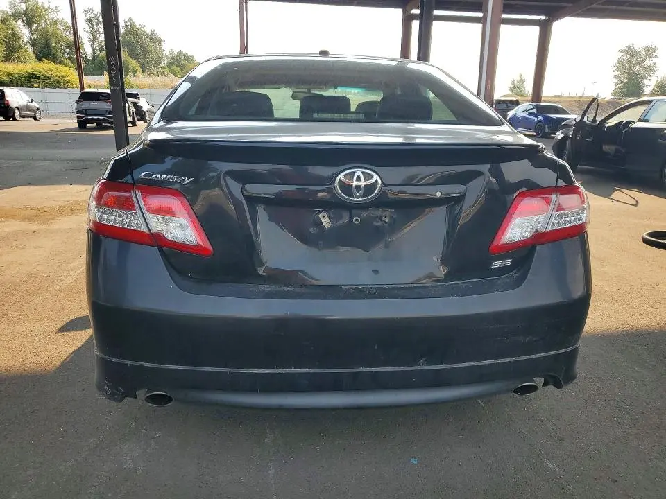 2011 TOYOTA CAMRY SE V6  