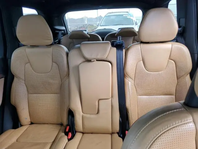 2017 VOLVO XC90 T6  