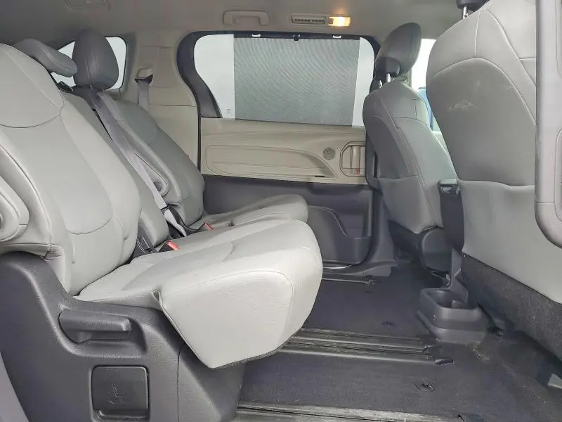 2022 TOYOTA SIENNA XLE 8-PASSENGER  