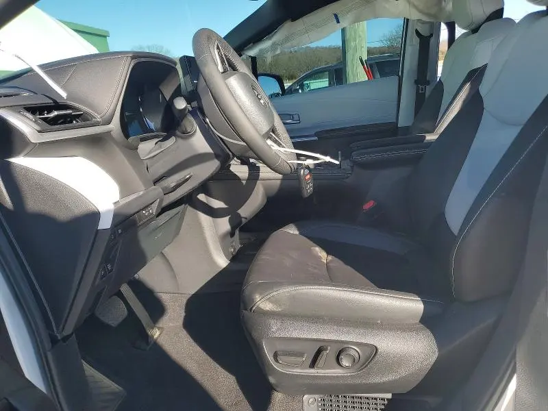2025 TOYOTA SIENNA XSE 7-PASSENGER  