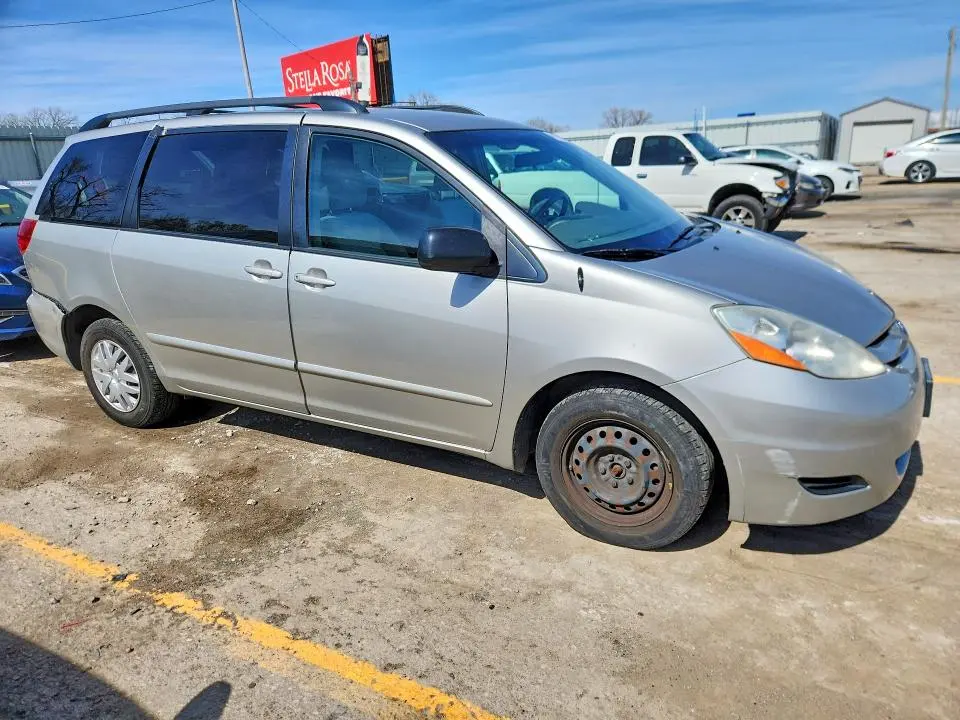 2010 TOYOTA SIENNA LE 7-PASSENGER  