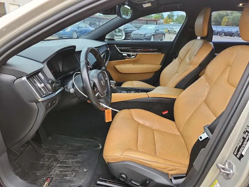 2018 VOLVO S90 T5 MOMENTUM  