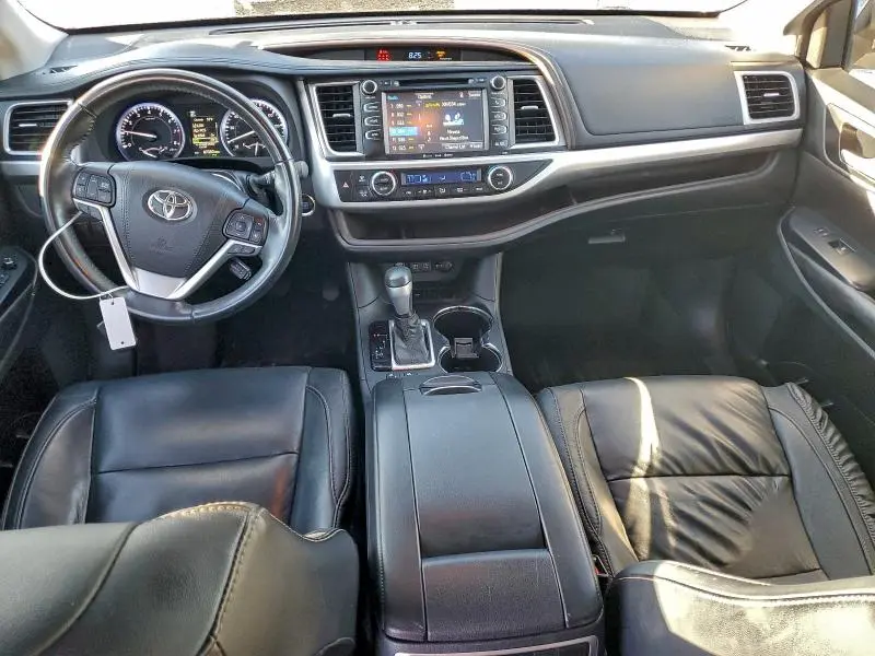 2017 TOYOTA HIGHLANDER SE  