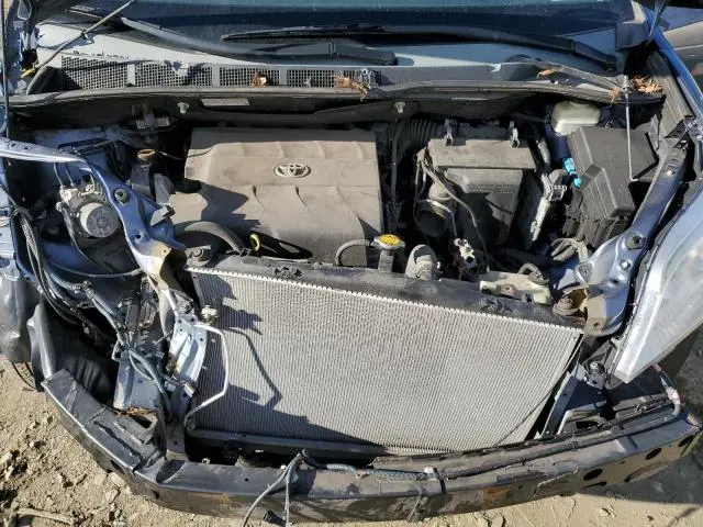 2015 TOYOTA SIENNA LE  