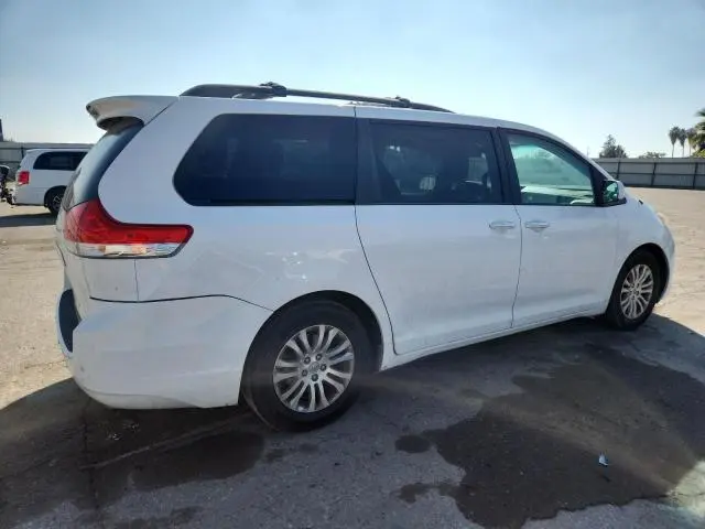 2013 TOYOTA SIENNA XLE  