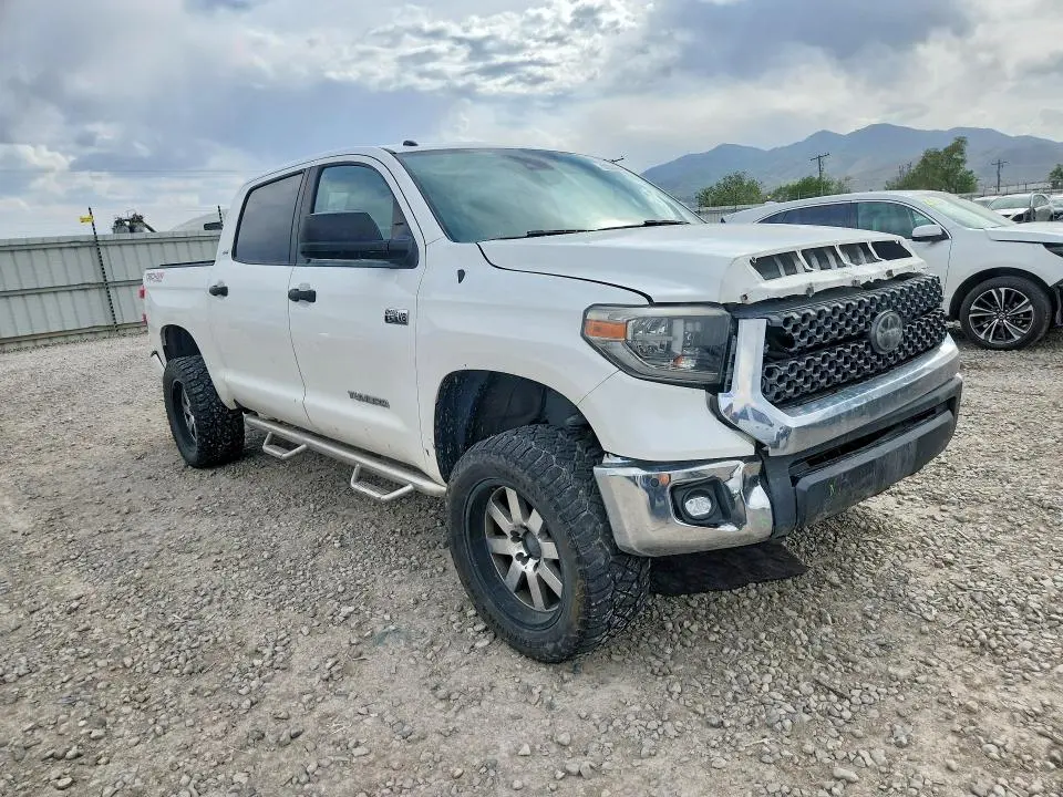 2018 TOYOTA TUNDRA CREWMAX SR5  