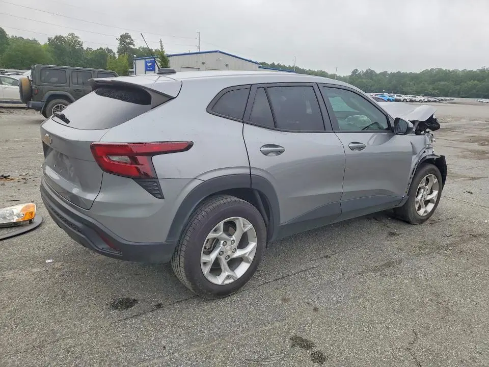 2025 CHEVROLET TRAX LS  