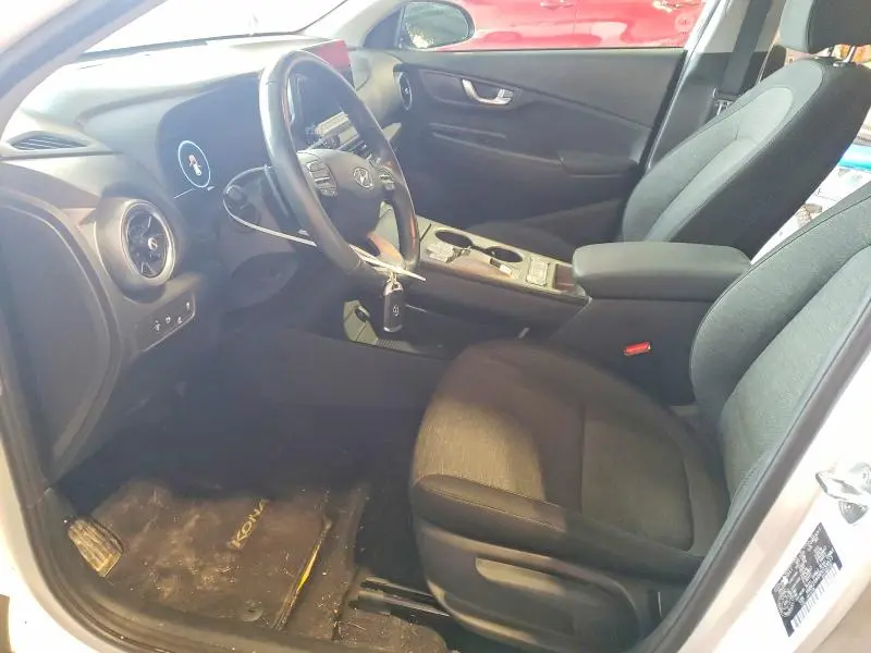 2023 HYUNDAI KONA SE  