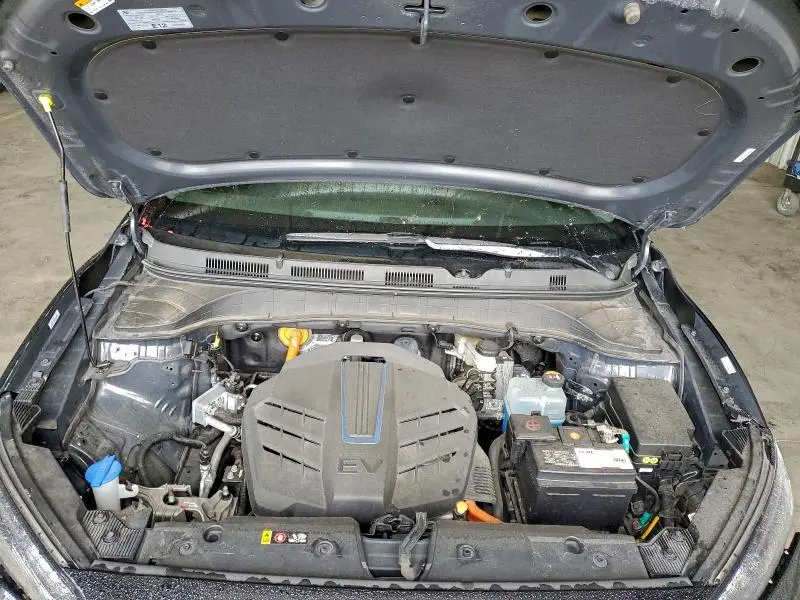 2023 HYUNDAI KONA SE  