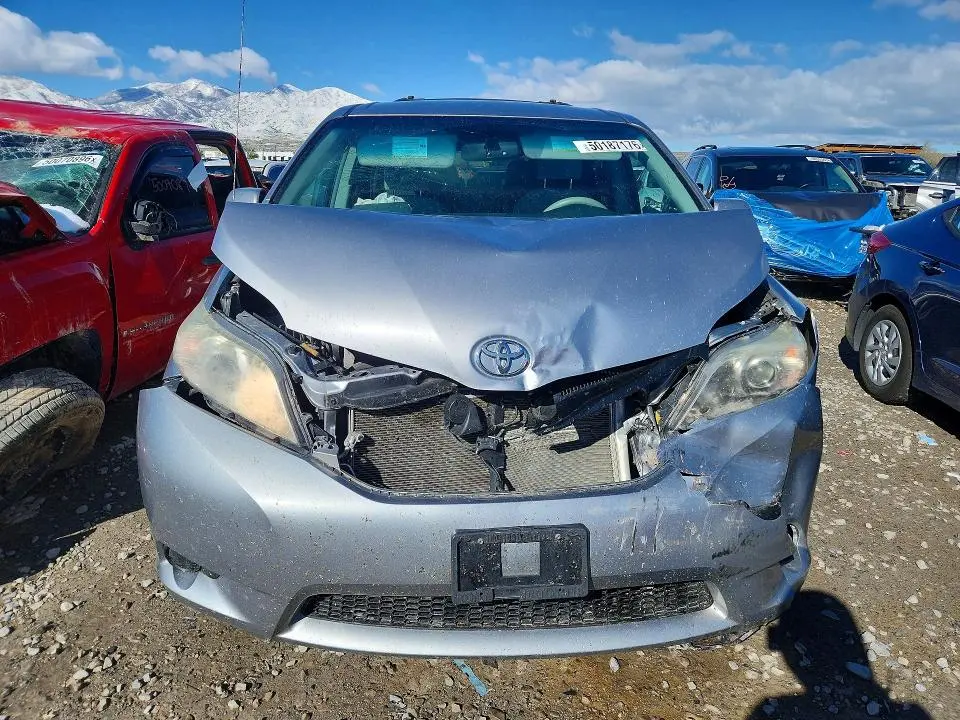 2011 TOYOTA SIENNA   