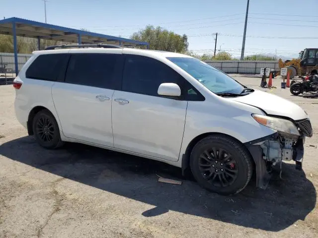 2016 TOYOTA SIENNA XLE  