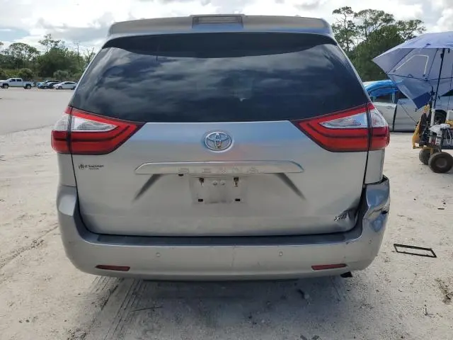 2018 TOYOTA SIENNA XLE