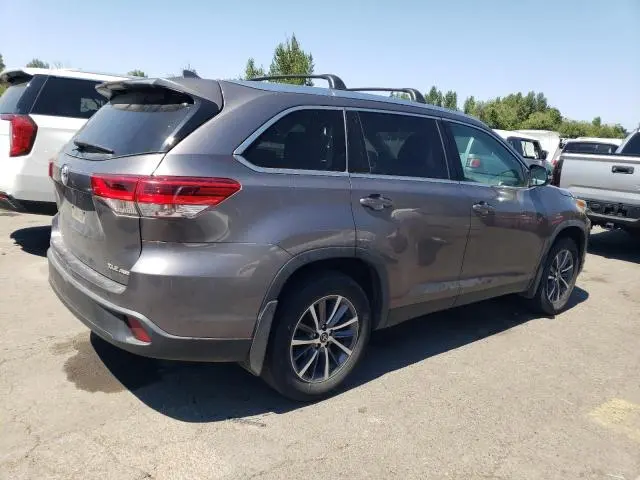 2019 TOYOTA HIGHLANDER SE  