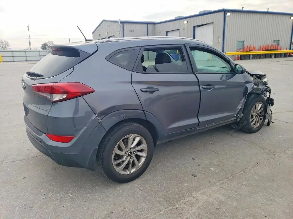 2016 HYUNDAI TUCSON SE  