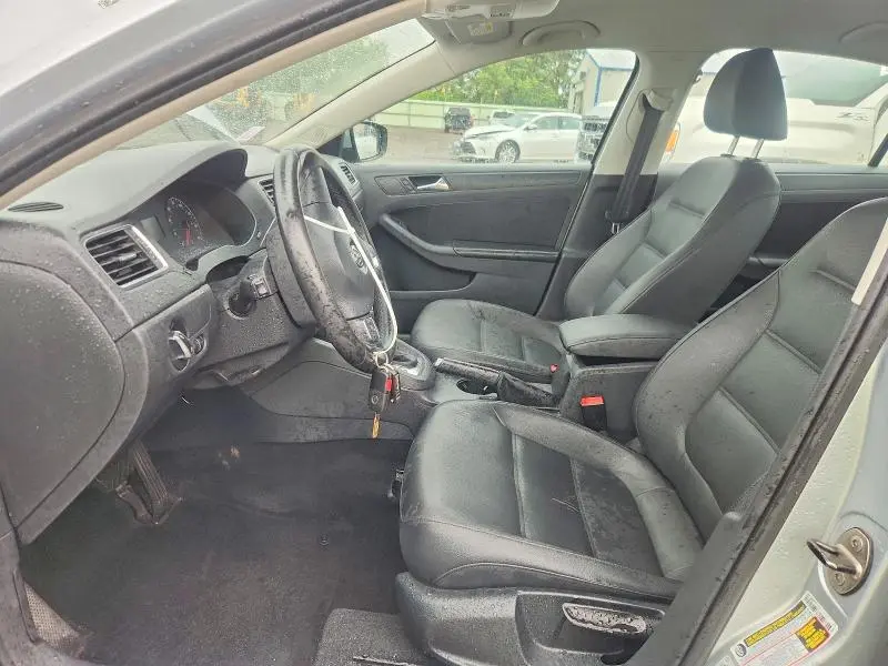 2011 VOLKSWAGEN JETTA SE  