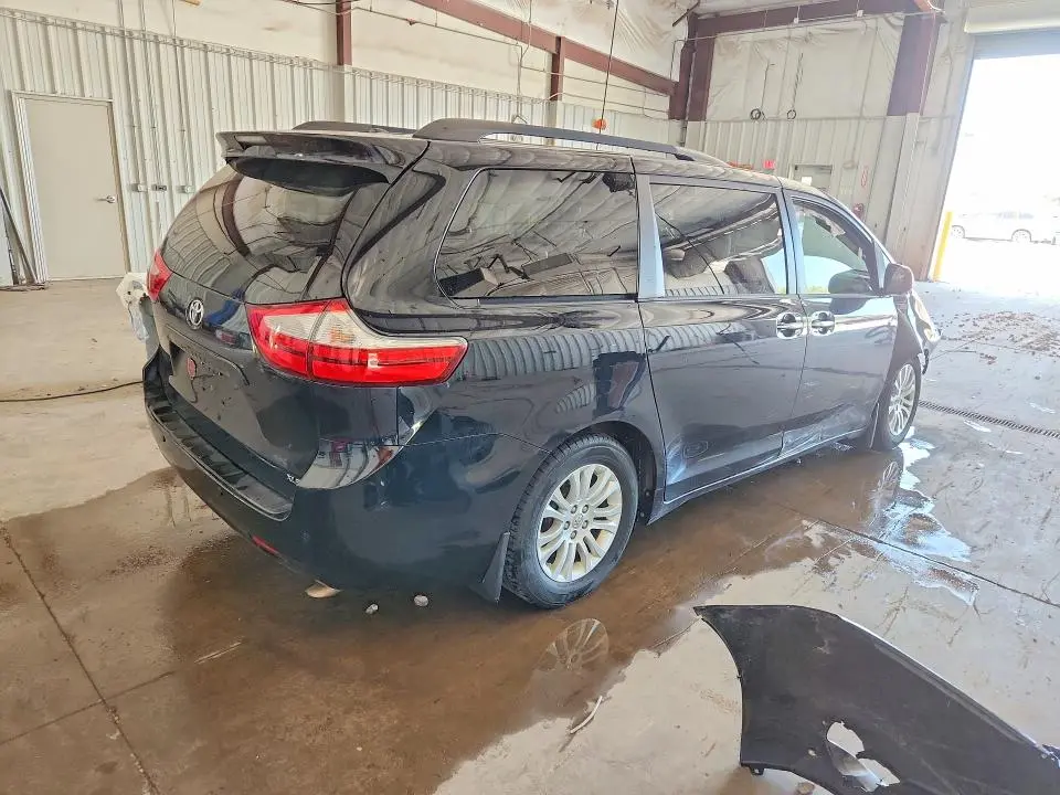 2015 TOYOTA SIENNA XLE 8-PASSENGER  