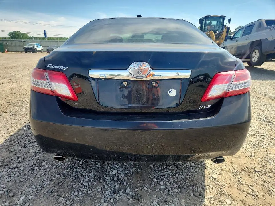 2010 TOYOTA CAMRY XLE V6  