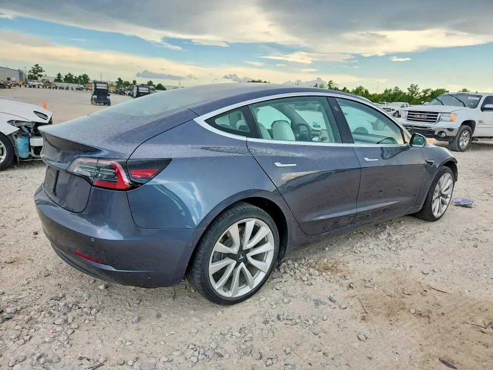 2018 TESLA MODEL 3   