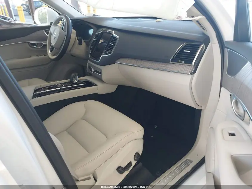 2023 VOLVO XC90 B5 PLUS
