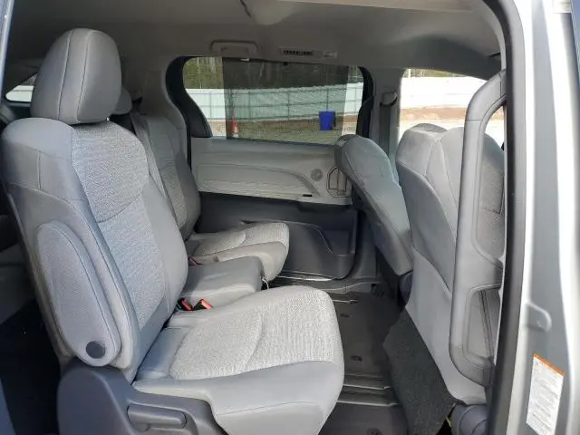 2021 TOYOTA SIENNA LE  