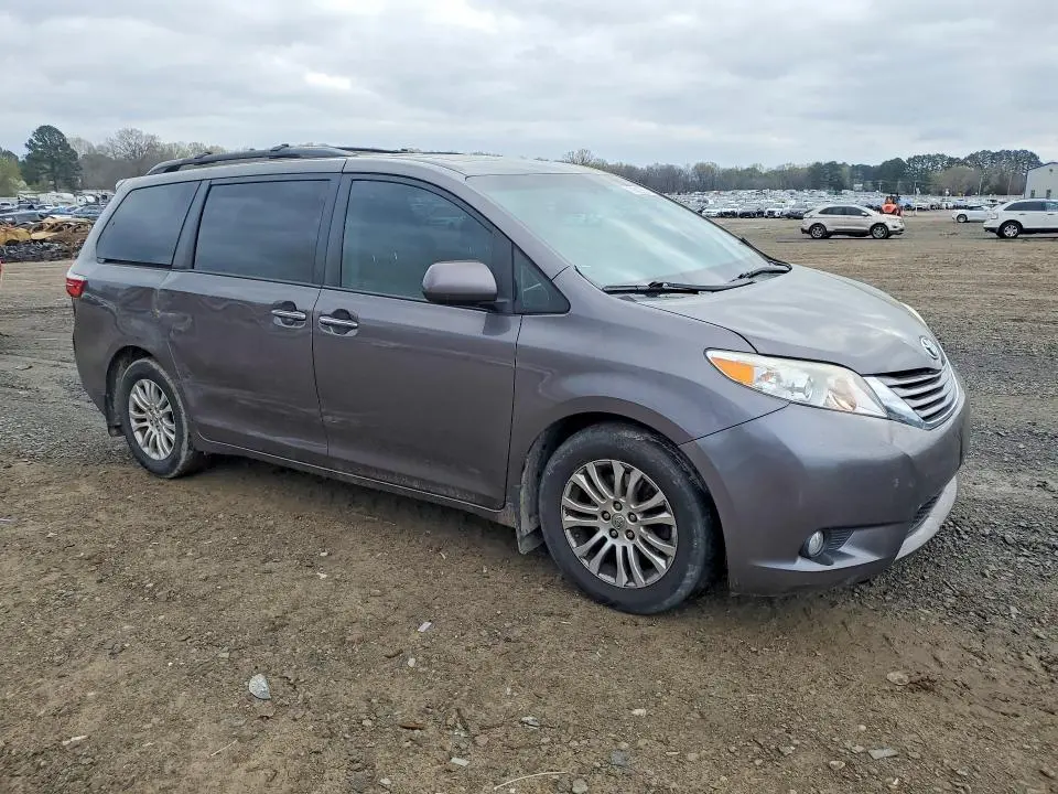 2015 TOYOTA SIENNA XLE 8-PASSENGER  