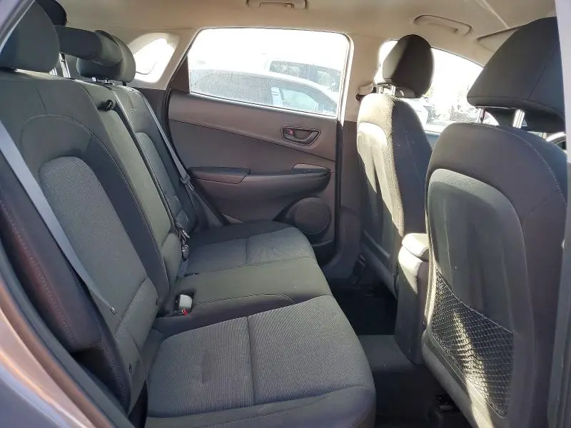 2022 HYUNDAI KONA SE  