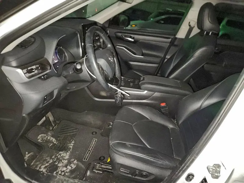 2020 TOYOTA HIGHLANDER XLE  
