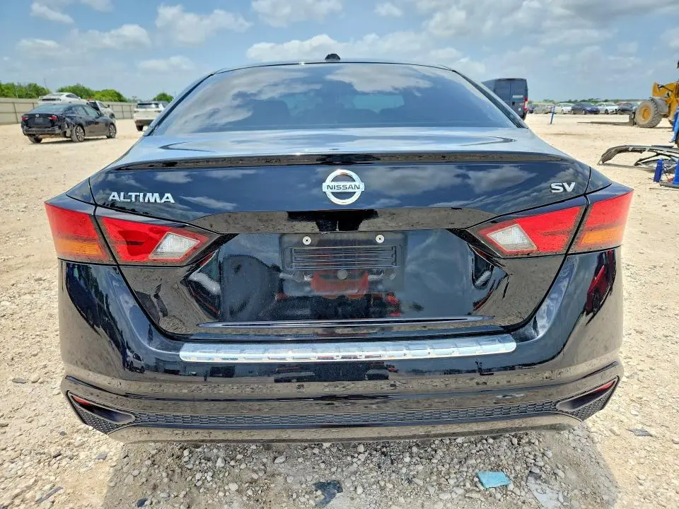 2022 NISSAN ALTIMA SV  