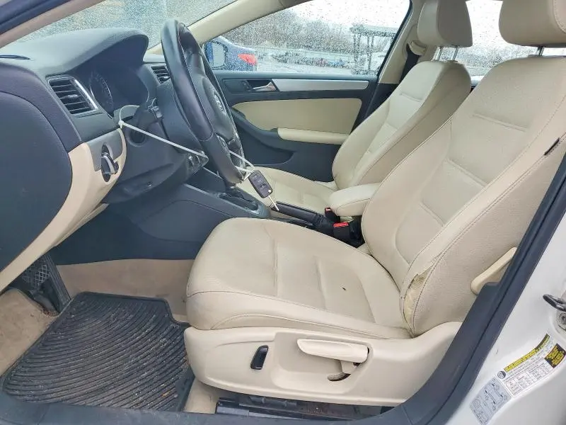 2013 VOLKSWAGEN JETTA   