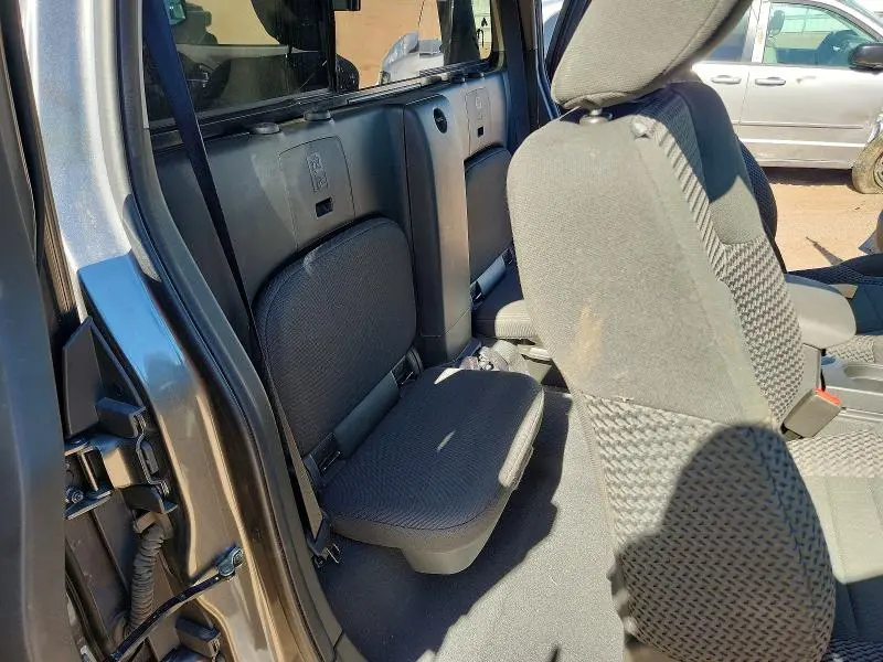 2019 NISSAN FRONTIER SV V6  