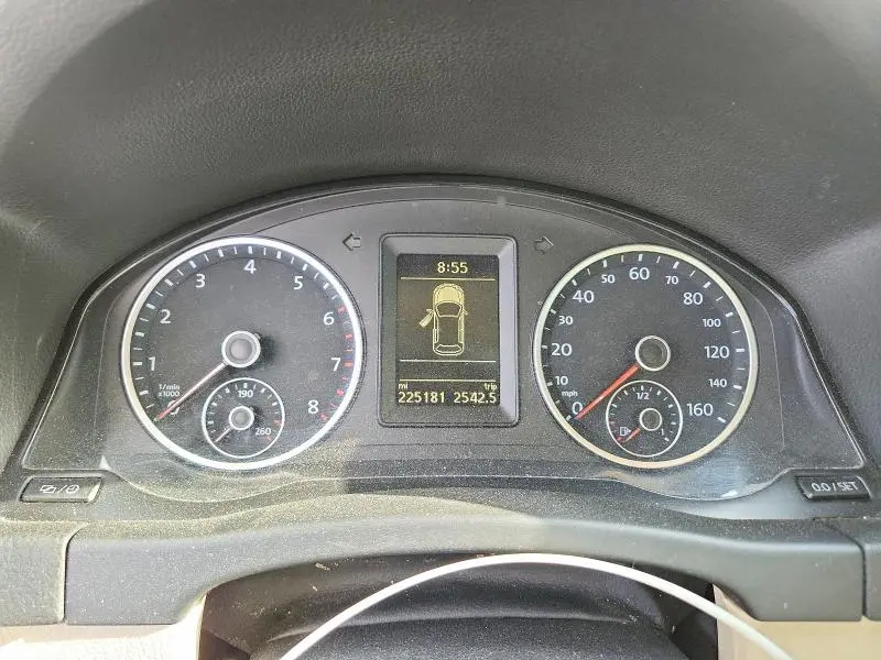2013 VOLKSWAGEN TIGUAN S  