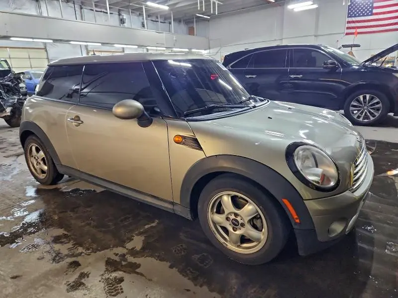 2010 MINI COOPER   