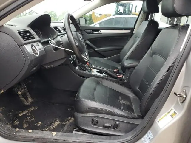 2013 VOLKSWAGEN PASSAT SE  