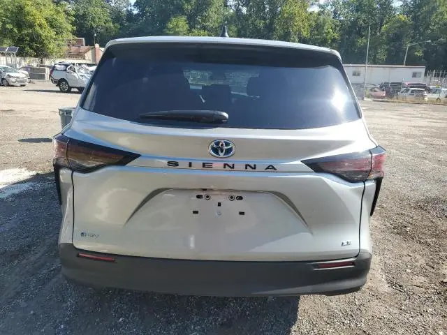 2025 TOYOTA SIENNA LE  