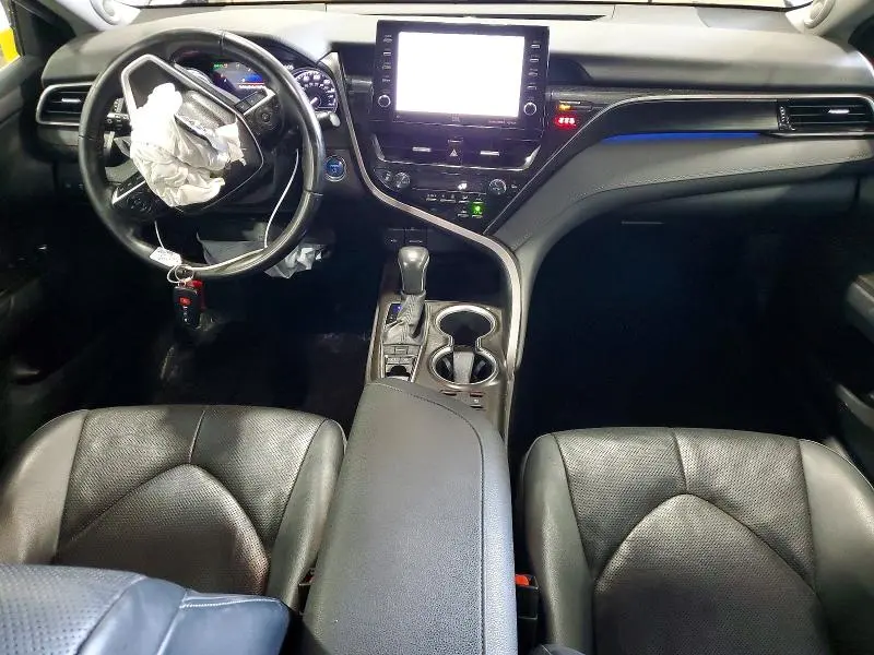 2022 TOYOTA CAMRY XLE  